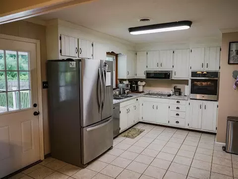 Kitchen - 25597 Cornelius Dr, Abingdon, VA 24211 photo 2 of 4
