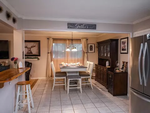 Dining - 25597 Cornelius Dr, Abingdon, VA 24211 photo 3 of 4