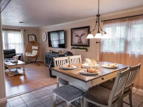 Dining - 25597 Cornelius Dr, Abingdon, VA 24211 photo 2 of 4