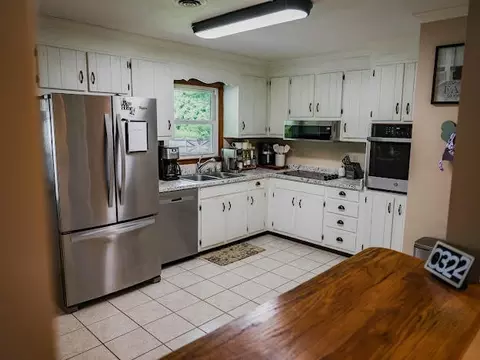Kitchen - 25597 Cornelius Dr, Abingdon, VA 24211 photo 3 of 4