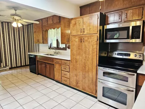 Kitchen - 154 Stapleton St, Pounding Mill, VA 24637 photo 3 of 5
