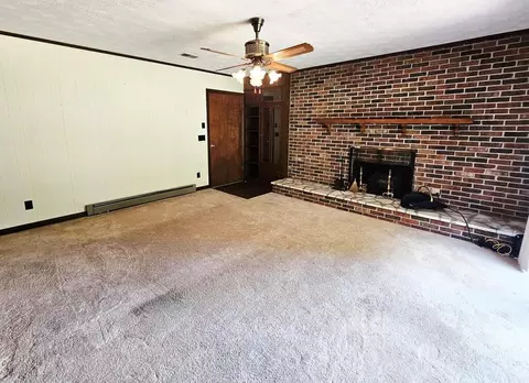 Living - 154 Stapleton St, Pounding Mill, VA 24637 photo 3 of 4