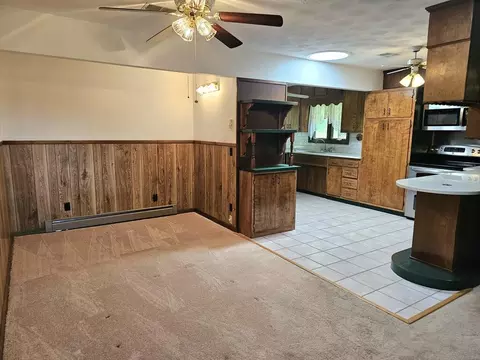 Living - 154 Stapleton St, Pounding Mill, VA 24637 photo 2 of 4