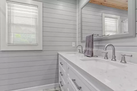Bath - 290 Riverview Dr, Sparta, NC 28675 photo 4 of 4