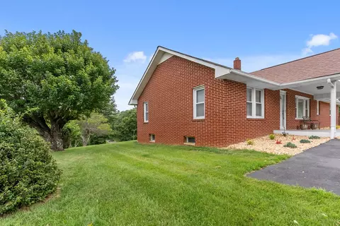 Exterior - 290 Riverview Dr, Sparta, NC 28675 photo 6 of 12