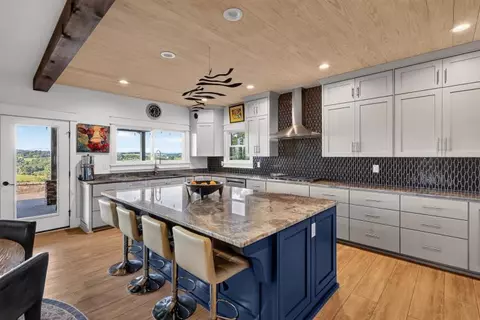 Kitchen - 23544 Winterham Dr, Abingdon, VA 24211 photo 2 of 5