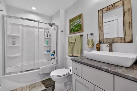 Bath - 23544 Winterham Dr, Abingdon, VA 24211 photo 3 of 5