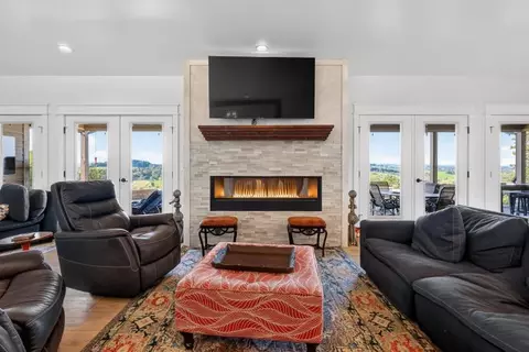 Living - 23544 Winterham Dr, Abingdon, VA 24211 photo 1 of 7