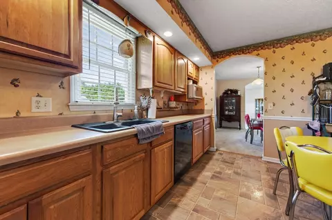 Kitchen - 108 White Tail Dr, Max Meadows, VA 24360 photo 5 of 6