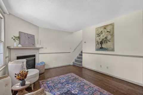 Living - 680 Thompson Dr, Abingdon, VA 24210 photo 2 of 7