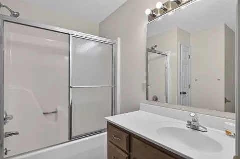 Bath - 680 Thompson Dr, Abingdon, VA 24210 photo 2 of 3