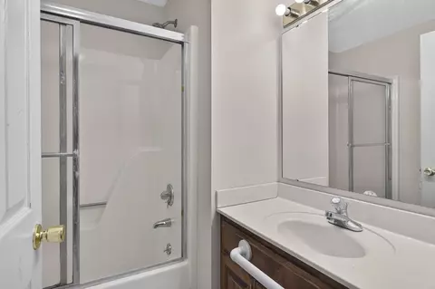 Bath - 680 Thompson Dr, Abingdon, VA 24210 photo 1 of 3