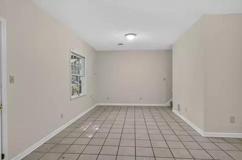 Living - 680 Thompson Dr, Abingdon, VA 24210 photo 6 of 7
