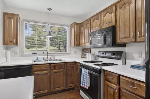 Kitchen - 680 Thompson Dr, Abingdon, VA 24210 photo 4 of 4