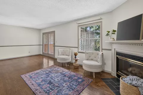 Living - 680 Thompson Dr, Abingdon, VA 24210 photo 3 of 7