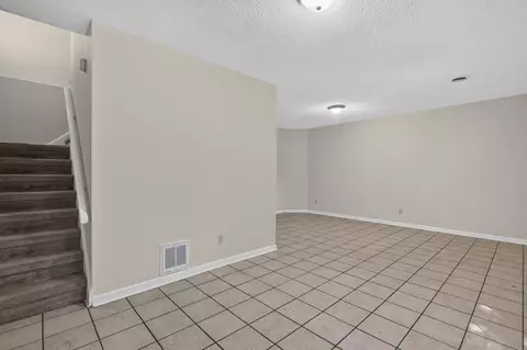 Living - 680 Thompson Dr, Abingdon, VA 24210 photo 7 of 7