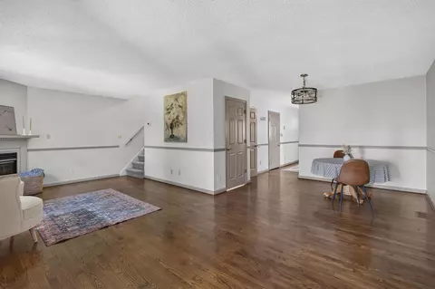 Living - 680 Thompson Dr, Abingdon, VA 24210 photo 4 of 7