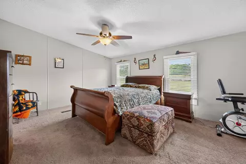 Bedroom - 3687 Ivanhoe Rd, Ivanhoe, VA 24350 photo 1 of 4