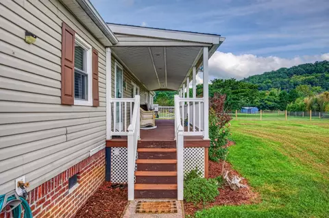 Exterior - 3687 Ivanhoe Rd, Ivanhoe, VA 24350 photo 2 of 6