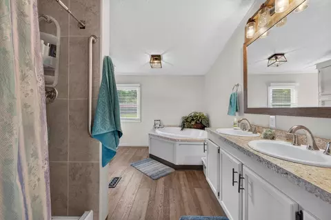 Bath - 3687 Ivanhoe Rd, Ivanhoe, VA 24350 photo 2 of 4