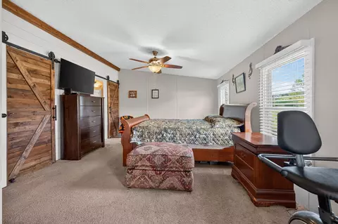 Bedroom - 3687 Ivanhoe Rd, Ivanhoe, VA 24350 photo 2 of 4