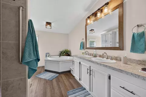 Bath - 3687 Ivanhoe Rd, Ivanhoe, VA 24350 photo 1 of 4