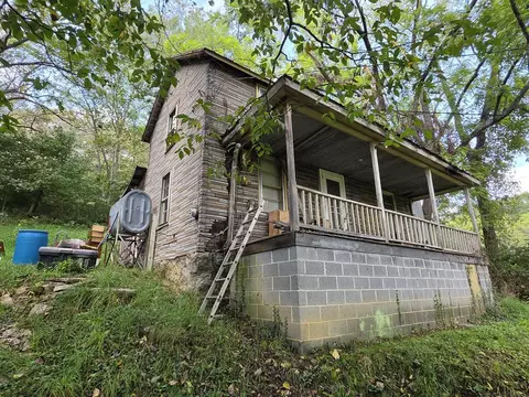 982 Palmer Ave, Saltville, VA 24370