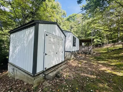 Exterior - 750 Apache Tr, Fancy Gap, VA 24328 photo 9 of 11
