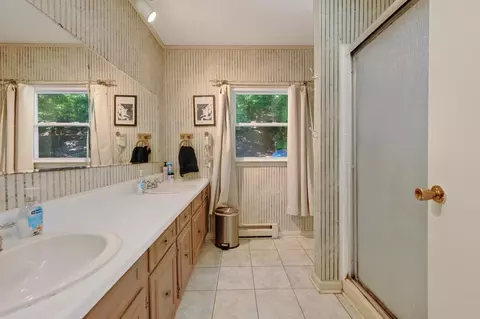 Bath - 403 Wright Mountain Dr, Bland, VA 24315 photo 3 of 4