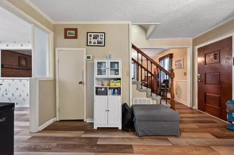 Entry Way - 403 Wright Mountain Dr, Bland, VA 24315 photo 5 of 6