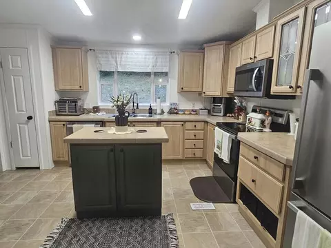 Kitchen - 193 Chestnut St, Pounding Mill, VA 24637 photo 6 of 12