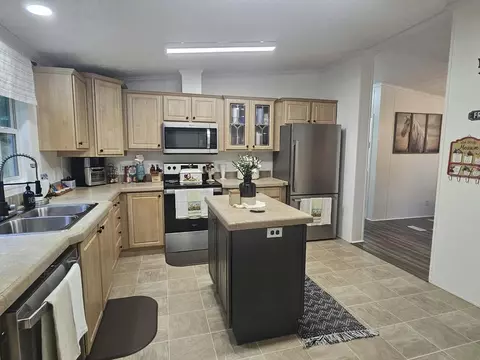 Kitchen - 193 Chestnut St, Pounding Mill, VA 24637 photo 7 of 12