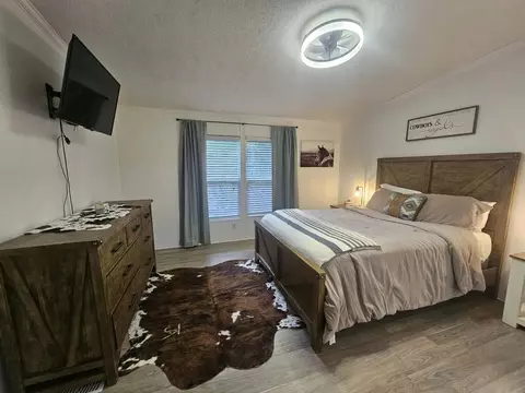 Bedroom - 193 Chestnut St, Pounding Mill, VA 24637 photo 2 of 3