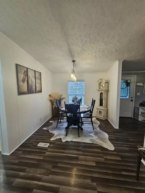 Dining - 193 Chestnut St, Pounding Mill, VA 24637 photo 4 of 4