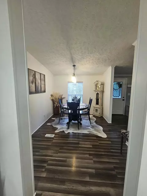 Dining - 193 Chestnut St, Pounding Mill, VA 24637 photo 2 of 4