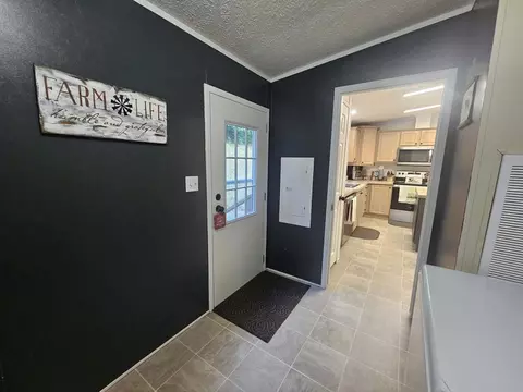 Entry Way - 193 Chestnut St, Pounding Mill, VA 24637 photo 1 of 1