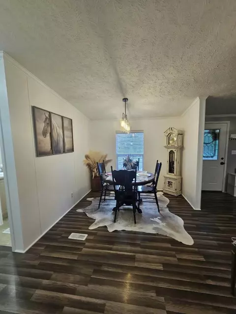 Dining - 193 Chestnut St, Pounding Mill, VA 24637 photo 3 of 4
