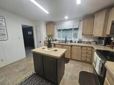 Kitchen - 193 Chestnut St, Pounding Mill, VA 24637 photo 10 of 12
