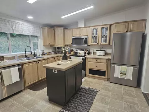Kitchen - 193 Chestnut St, Pounding Mill, VA 24637 photo 11 of 12