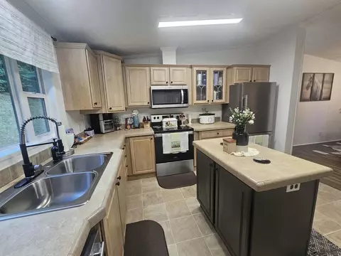 Kitchen - 193 Chestnut St, Pounding Mill, VA 24637 photo 5 of 12
