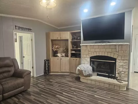 Living - 193 Chestnut St, Pounding Mill, VA 24637 photo 2 of 2