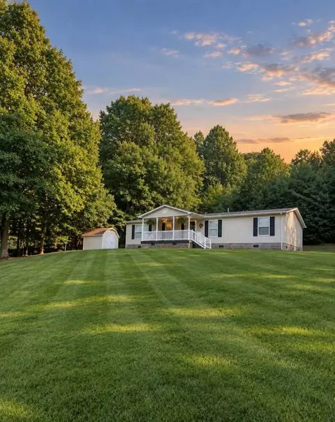 Exterior - 193 Chestnut St, Pounding Mill, VA 24637 photo 7 of 14