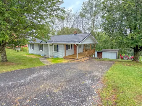 218 Varnelle Ave, Rural Retreat, VA 24368