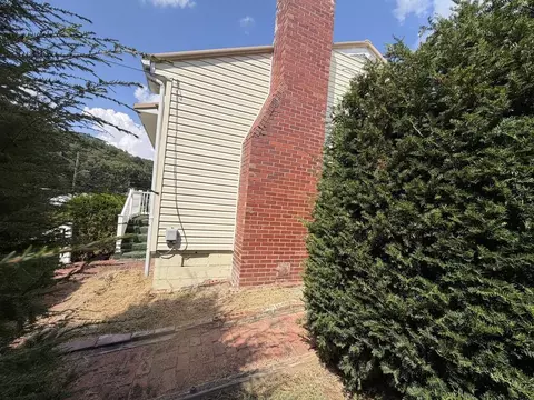 Exterior - 312 Circle St, Bluefield, VA 24605 photo 8 of 12