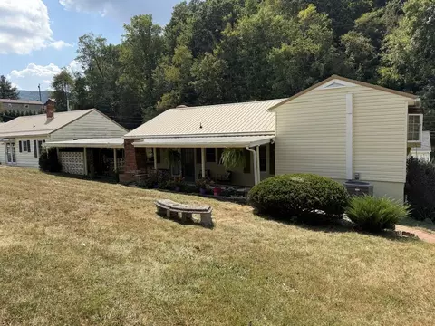 Exterior - 312 Circle St, Bluefield, VA 24605 photo 4 of 12
