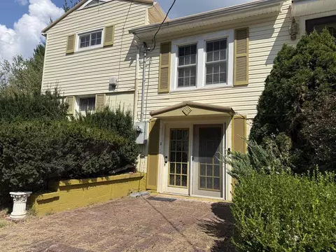 Exterior - 312 Circle St, Bluefield, VA 24605 photo 2 of 12