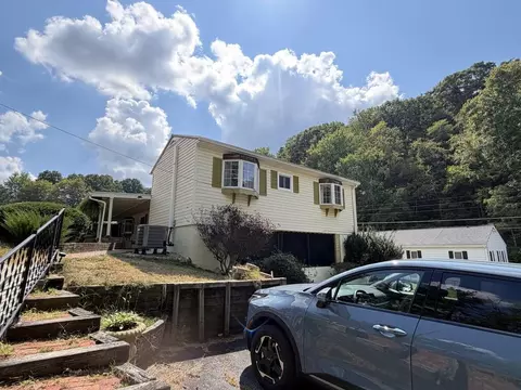 Exterior - 312 Circle St, Bluefield, VA 24605 photo 3 of 12