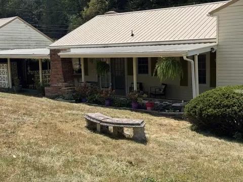 Exterior - 312 Circle St, Bluefield, VA 24605 photo 7 of 12
