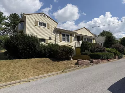 Exterior - 312 Circle St, Bluefield, VA 24605 photo 5 of 12