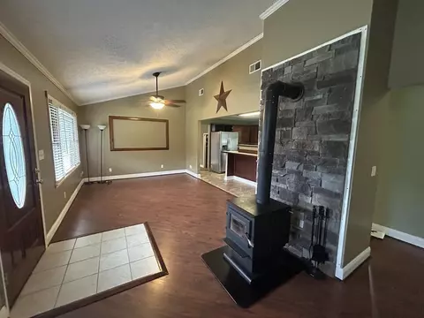 Living - 330 Fox Fire Rd, Max Meadows, VA 24360 photo 4 of 11